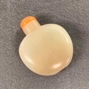 Drie Chinese jade snuifflessen, 18/19e eeuw — foto 18