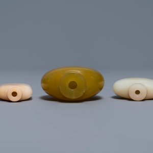 Drie Chinese jade snuifflessen, 18/19e eeuw — foto 3