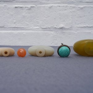 Drie Chinese jade snuifflessen, 18/19e eeuw — foto 7