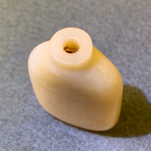 Drie Chinese jade snuifflessen, 18/19e eeuw — foto 9