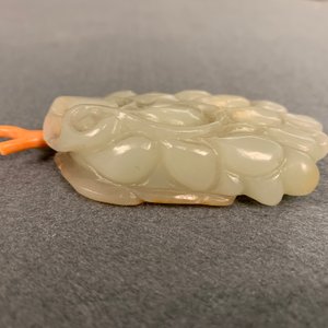Drie Chinese jade snuifflessen met koralen stoppen, 19/20e eeuw — foto 18