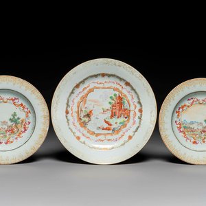 Drie Chinese Meissen-stijl borden met een havenzicht, Qianlong — foto 1
