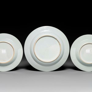 Drie Chinese Meissen-stijl borden met een havenzicht, Qianlong — foto 2