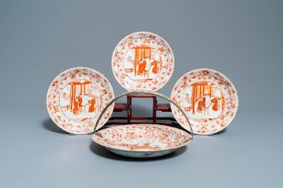 Drie Chinese 'melk en bloed' borden en een schotel met zilveren montuur, Kangxi