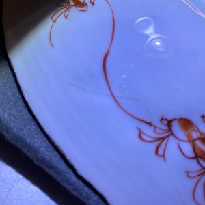Drie Chinese 'melk en bloed' borden en een schotel met zilveren montuur, Kangxi — foto 13