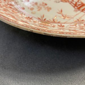Drie Chinese 'melk en bloed' borden en een schotel met zilveren montuur, Kangxi — foto 19