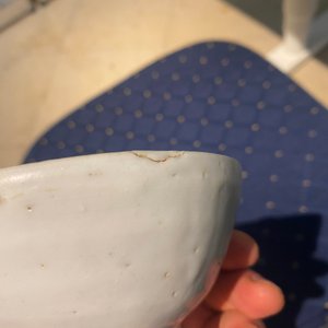 Drie Chinese monochrome celadon en blanc de Chine vazen en twee kommen, 19/20e eeuw — foto 33