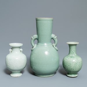 Drie Chinese monochrome celadon vazen, 19/20e eeuw — foto 1