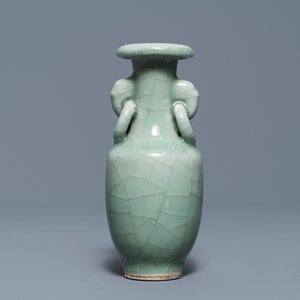 Drie Chinese monochrome celadon vazen, Yongzheng en Qianlong merken, 19/20e eeuw — foto 16