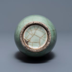 Drie Chinese monochrome celadon vazen, Yongzheng en Qianlong merken, 19/20e eeuw — foto 19
