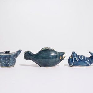 Drie Chinese monochroom blauwe waterdruppelaars, 19/20e eeuw — foto 4