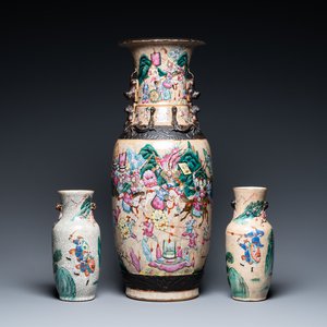 Drie Chinese Nanking craquelé famille rose vazen, 19e eeuw — foto 1