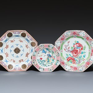 Drie Chinese octagonale famille rose schotels, Yongzheng/Qianlong — foto 1