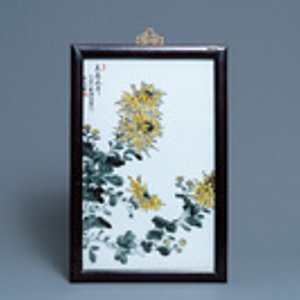 Drie Chinese plaquettes met florale decors, 20e eeuw — foto 2