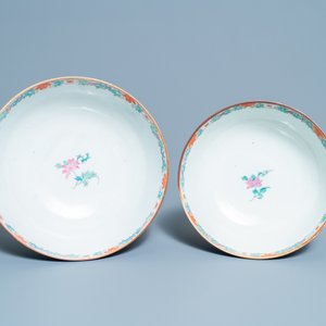 Drie Chinese poederblauwe en vergulde kommen, 19e eeuw — foto 6