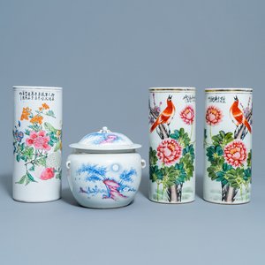Drie Chinese qianjiang cai hoedensteunen en een dekselkom, 19/20e eeuw — foto 1