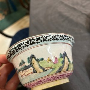 Drie Chinese schoteltjes en een kom in Canton email, Shangxin 赏心 merk, Yongzheng/Qianlong — foto 10
