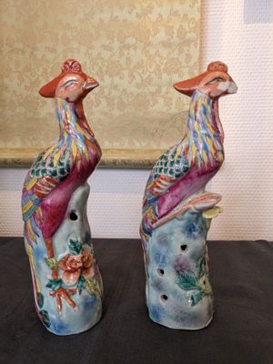 Drie Chinese theepotten in Yixing steengoed en een paar famille rose fazanten, 19/20e eeuw — foto 2