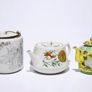 Drie Chinese theepotten met deksels, 19e eeuw — foto 1