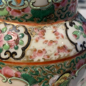 Drie Chinese vazen, een kom en een schotel, 19/20e eeuw — foto 17