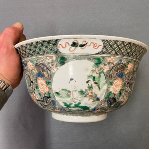 Drie Chinese vazen, een kom en een schotel, 19/20e eeuw — foto 32