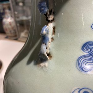 Drie Chinese vazen in qianjiang cai, celadon en Nanking craquelé porselein, 19/20e eeuw — foto 15