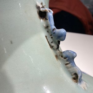 Drie Chinese vazen in qianjiang cai, celadon en Nanking craquelé porselein, 19/20e eeuw — foto 17