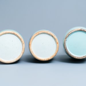 Drie Chinese vazen met blauw-wit decor op celadon fondkleur, 19e eeuw — foto 6