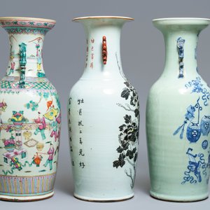 Drie Chinese vazen met famille rose, qianjiang cai en blauw-wit decor, 19e eeuw — foto 2