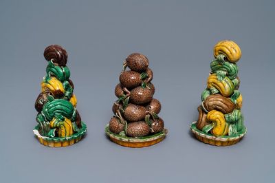 Drie Chinese verte biscuit vruchtenpyramides, Kangxi
