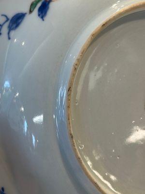 Drie Chinese verte-Imari 'Stanislaw' borden en vijf famille rose borden,  Kangxi/Yongzheng — foto 7