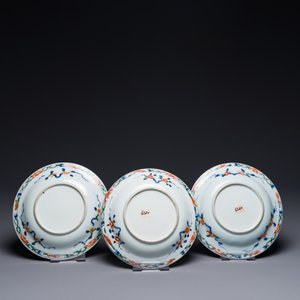 Drie Chinese verte-Imari 'Stanislaw' borden en vijf famille rose borden,  Kangxi/Yongzheng — foto 3