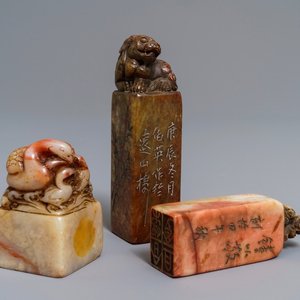 Drie Chinese zegels van kalligrafen in gesculpteerde steen, 19/20e eeuw — foto 1