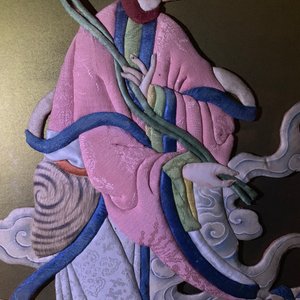 Drie Chinese zijden reliëfborduursels met beschildering, 18/19e eeuw — foto 13