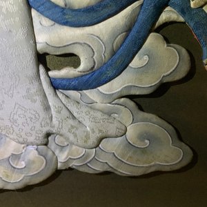 Drie Chinese zijden reliëfborduursels met beschildering, 18/19e eeuw — foto 16