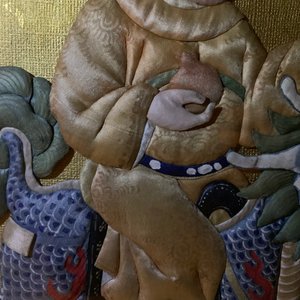 Drie Chinese zijden reliëfborduursels met beschildering, 18/19e eeuw — foto 25