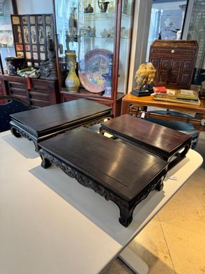 Drie Chinese zitanhouten tafels, 19/20e eeuw — foto 1