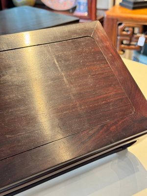 Drie Chinese zitanhouten tafels, 19/20e eeuw — foto 11