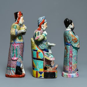 Drie diverse Chinese famille rose figuren, 19/20e eeuw — foto 5