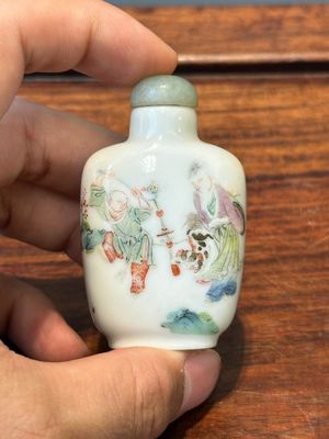 Drie diverse Chinese famille rose snuifflessen, Daoguang merk en periode — foto 2