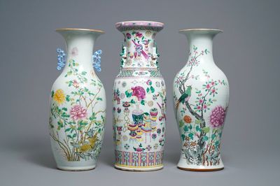 Drie diverse Chinese famille rose vazen, 19e eeuw