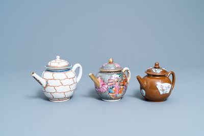 Drie diverse Chinese theepotten met deksels, Qianlong