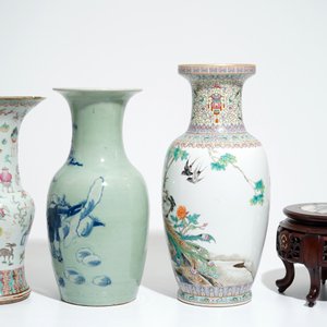 Drie diverse Chinese vazen en een ingelegde houten sokkel met droomsteen, 19e/20e eeuw — foto 2