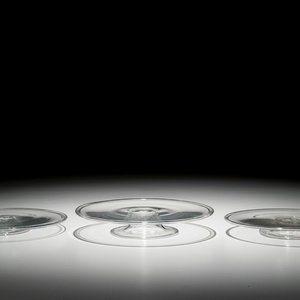 Drie Engelse glazen tazza op lage voet, 19e eeuw — foto 1