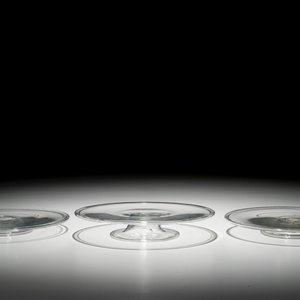 Drie Engelse glazen tazza op lage voet, 19e eeuw — foto 3