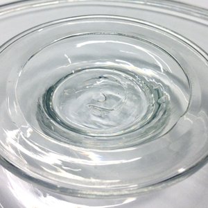 Drie Engelse glazen tazza op lage voet, 19e eeuw — foto 7