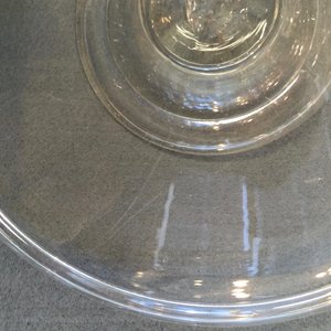 Drie Engelse glazen tazza op lage voet, 19e eeuw — foto 9