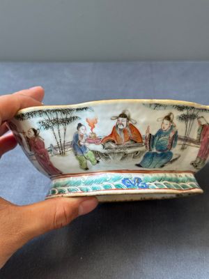 Drie gelobde Chinese famille rose kommen, Yongzheng merk, 19e eeuw — foto 11