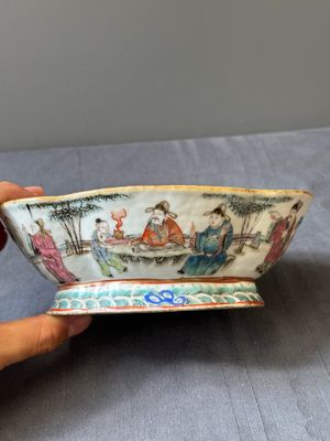 Drie gelobde Chinese famille rose kommen, Yongzheng merk, 19e eeuw — foto 2