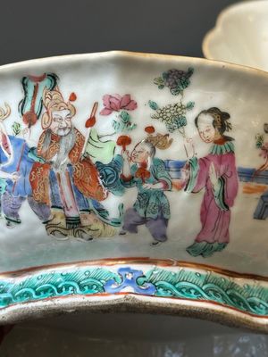 Drie gelobde Chinese famille rose kommen, Yongzheng merk, 19e eeuw — foto 21